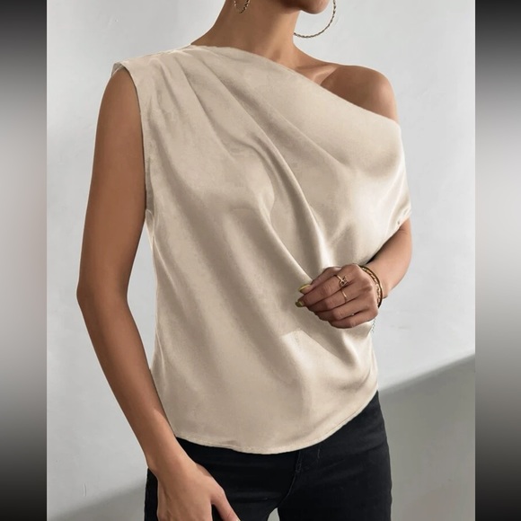 Ruched asymmetrical neck blouse - Picture 14 of 16
